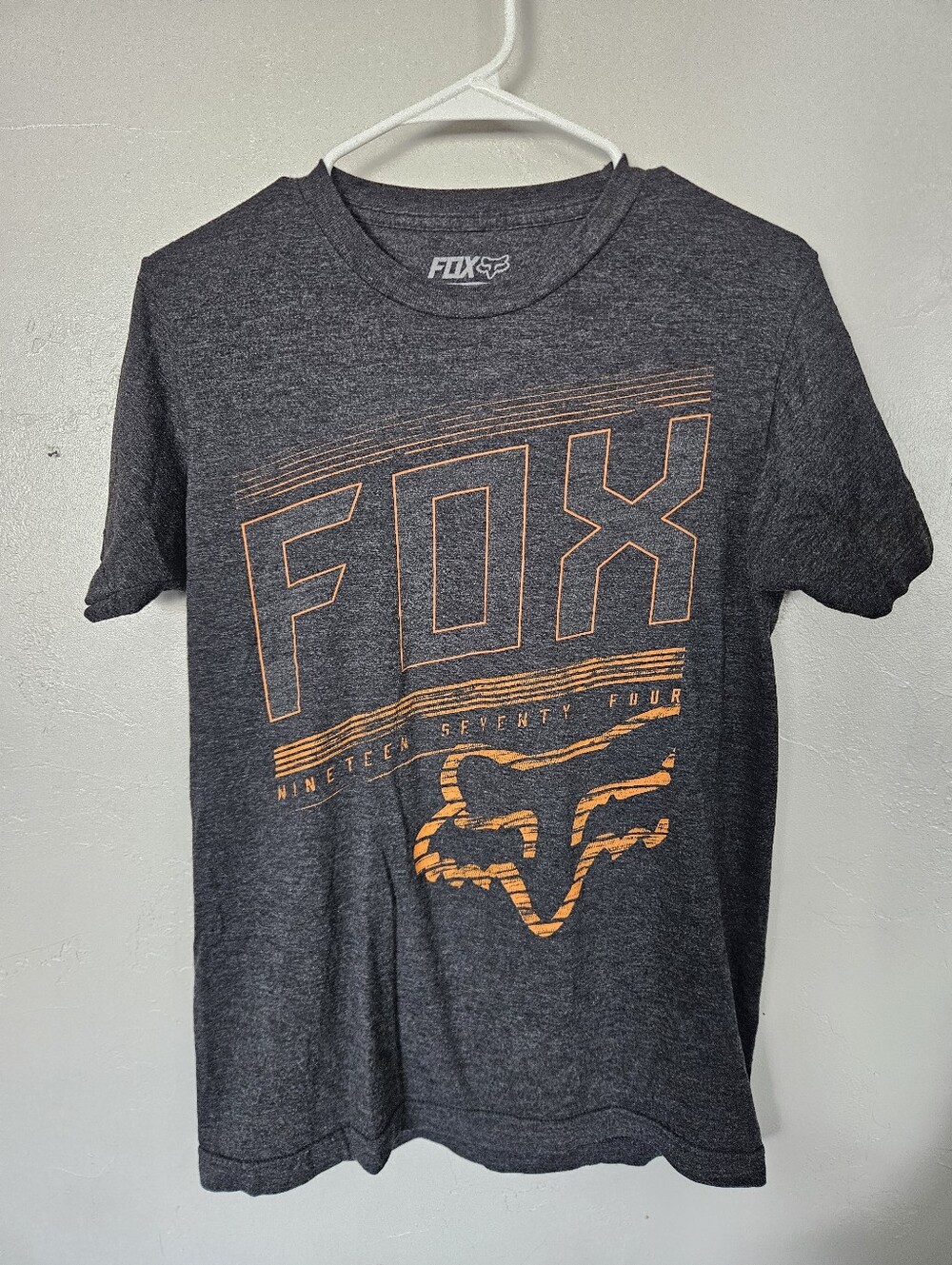 FOX Men’s Small Heather Charcoal Graphic Tee with Orange Logo Short Sleeve Shirt